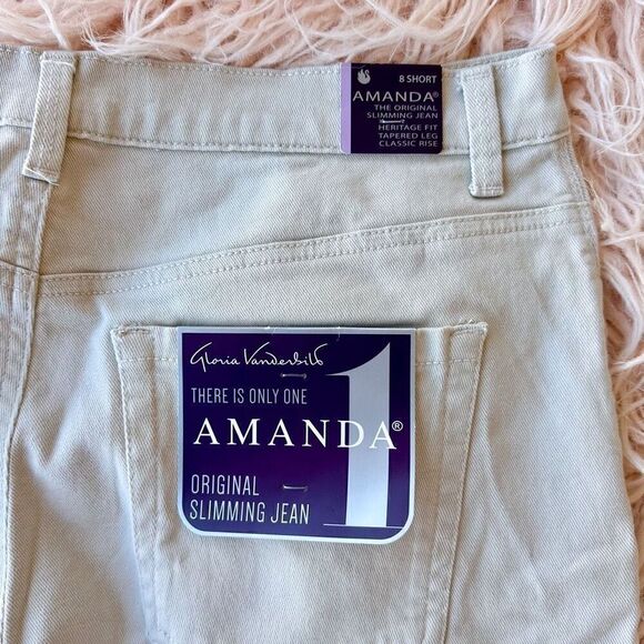 Women’s Size 8 Short Khaki Pants - Picture 5 of 5
